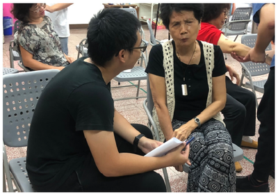 學生與社區長輩交流