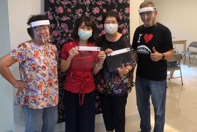 1090420【其他】關懷高雄市印尼之友協會，防疫一把「罩」